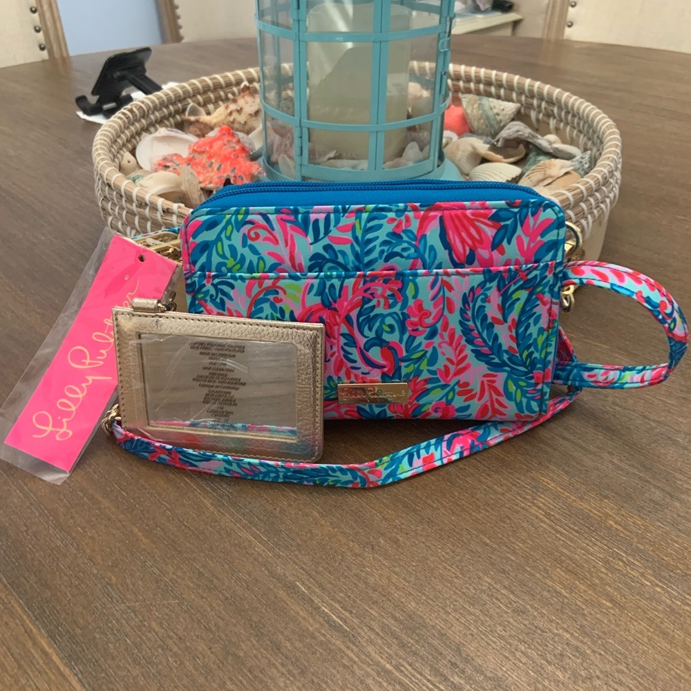 Never used. Slots for five cards. Large slots. Tag still on. Extra Compartment